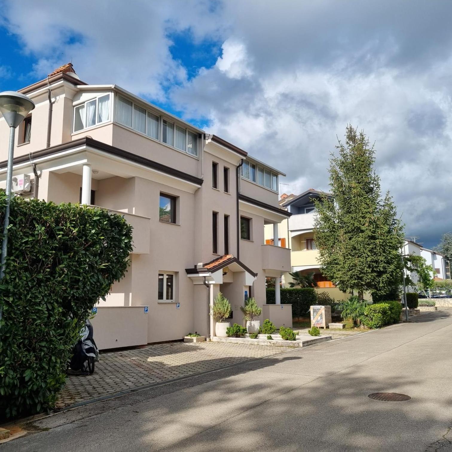 Apartments Krizine Umag Exteriör bild